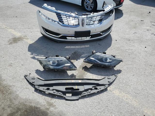 2LMTJ8LP4GBL61113 - 2016 LINCOLN MKX RESERVE WHITE photo 12