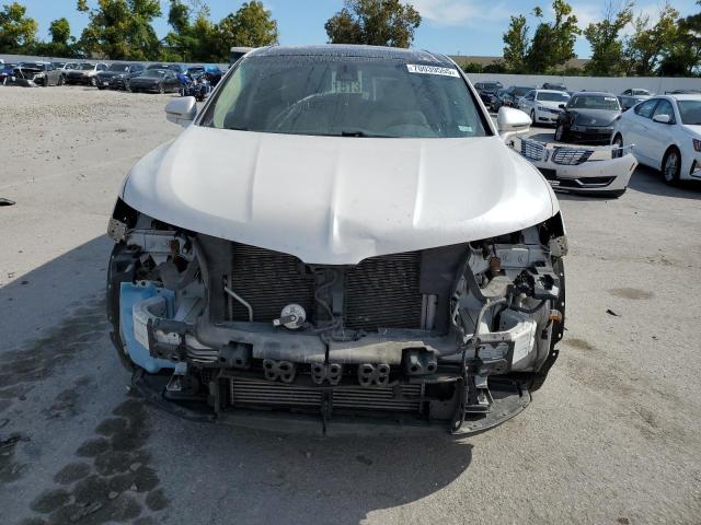 2LMTJ8LP4GBL61113 - 2016 LINCOLN MKX RESERVE WHITE photo 5