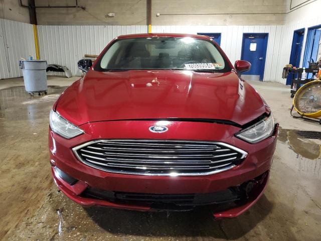 3FA6P0H71HR183840 - 2017 FORD FUSION SE RED photo 5