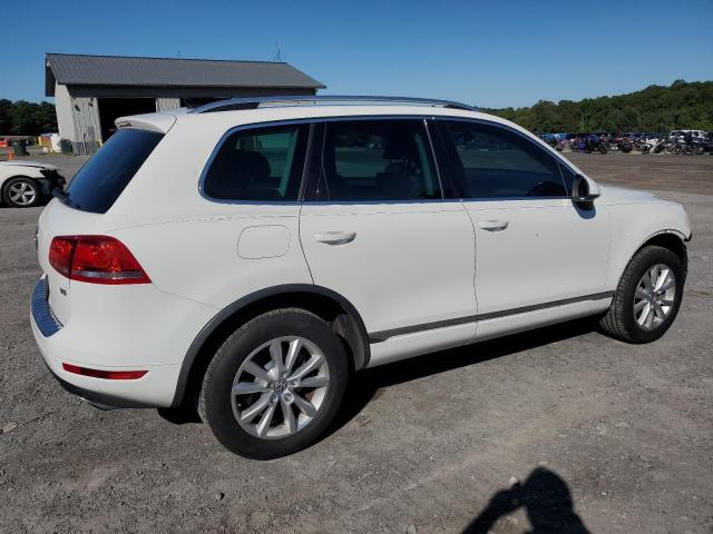 WVGEF9BP3ED004834 - 2014 VOLKSWAGEN TOUAREG V6 WHITE photo 3