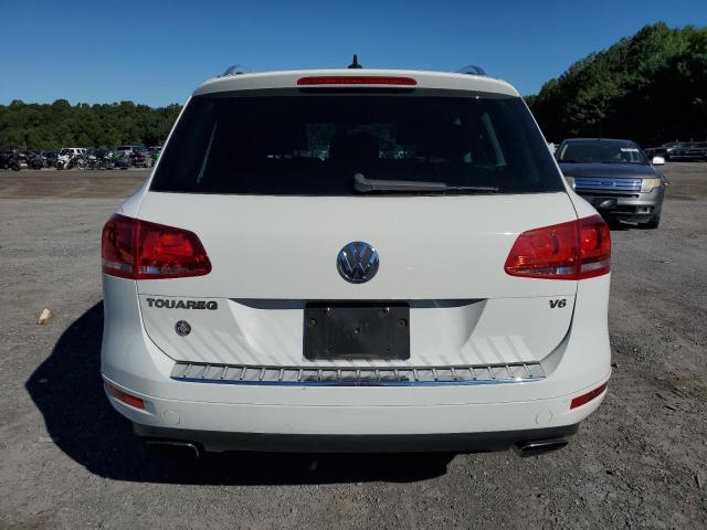 WVGEF9BP3ED004834 - 2014 VOLKSWAGEN TOUAREG V6 WHITE photo 6