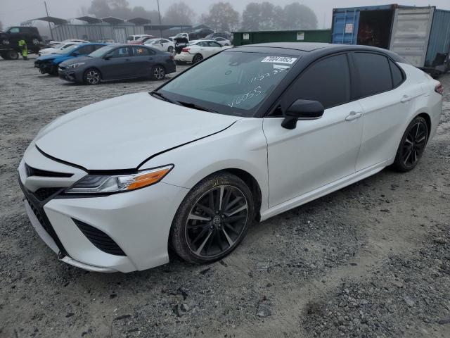 4T1KZ1AK4LU046055 - 2020 TOYOTA CAMRY TRD WHITE photo 1