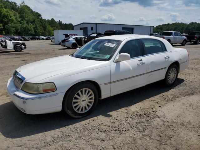 2004 LINCOLN TOWN CAR EXECUTIVE, 