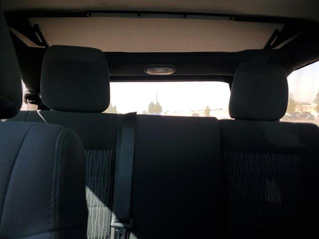 1J4HA3H16BL567498 - 2011 JEEP WRANGLER U SPORT أبيض صورة 17