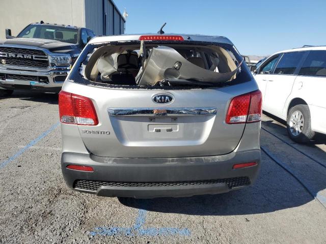 5XYKT3A11CG287744 - 2012 KIA SORENTO BASE SILVER photo 6