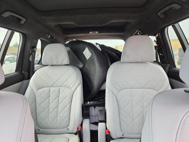 5UX23EM00P9P41325 - 2023 BMW X7 XDRIVE40I შავი ფოტო 10