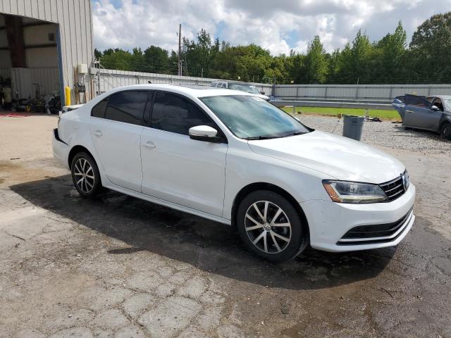 3VWDB7AJ1JM238348 - 2018 VOLKSWAGEN JETTA SE WHITE photo 4