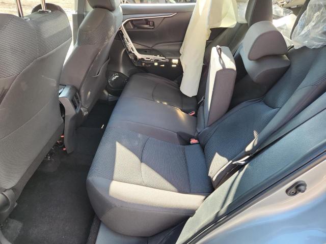 2T3F1RFV8RW448428 - 2024 TOYOTA RAV4 LE 银色 照片 11