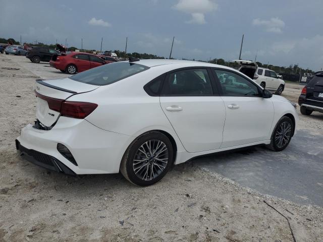 3KPF54AD8PE667629 - 2023 KIA FORTE GT LINE WHITE photo 3