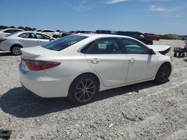 4T1BF1FK0GU144118 - 2016 TOYOTA CAMRY LE WHITE photo 3