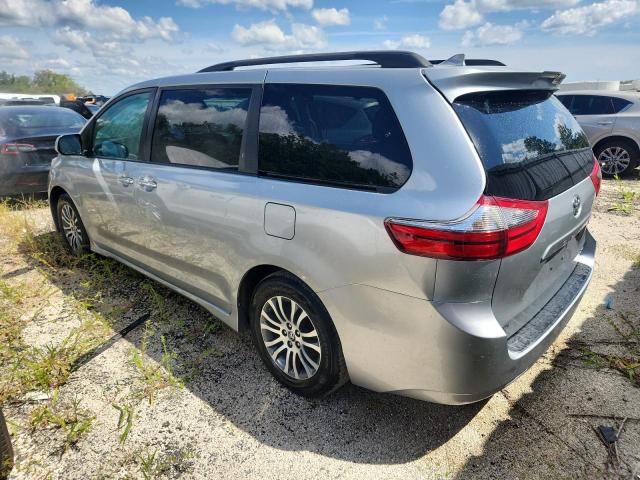 5TDYZ3DC9LS067258 - 2020 TOYOTA SIENNA XLE Srebrny zdjęcie 2