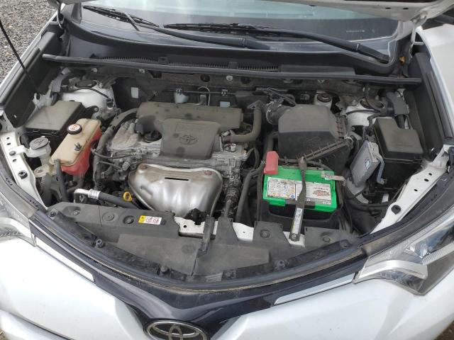 JTMBFREV4JD250125 - 2018 TOYOTA RAV4 LE 白色 照片 12