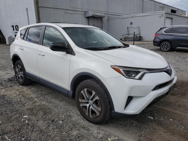 JTMBFREV4JD250125 - 2018 TOYOTA RAV4 LE 白色 照片 4