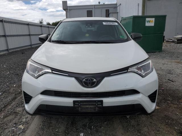 JTMBFREV4JD250125 - 2018 TOYOTA RAV4 LE 白色 照片 5