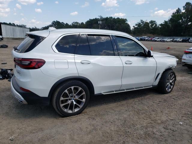 5UXCR4C0XP9N50798 - 2023 BMW X5 SDRIVE 40I WHITE photo 3