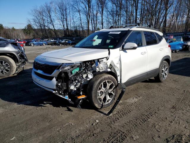 KNDERCAA4P7390624 - 2023 KIA SELTOS EX WHITE photo 1