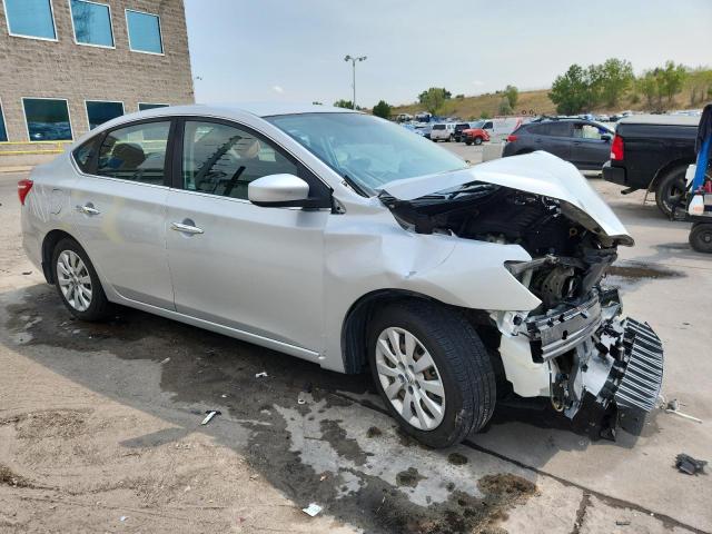 3N1AB7AP3JY214445 - 2018 NISSAN SENTRA S 银色 照片 4