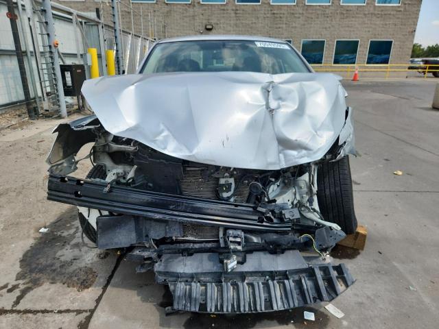 3N1AB7AP3JY214445 - 2018 NISSAN SENTRA S 银色 照片 5