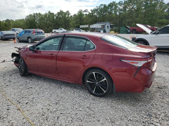 4T1B61HK9JU528645 - 2018 TOYOTA CAMRY XSE BURGUNDY photo 2