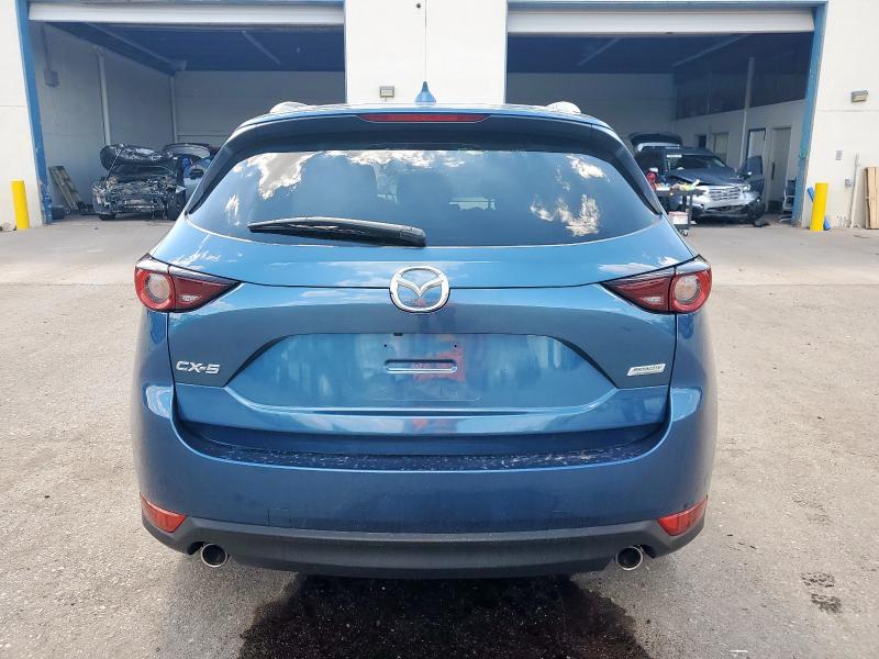 JM3KFACM1J1390895 - 2018 MAZDA CX-5 TOURING Azul foto 6