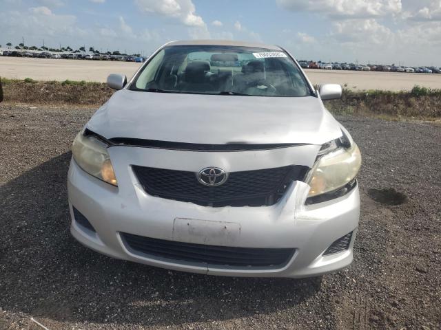 1NXBU40E09Z149574 - 2009 TOYOTA COROLLA BASE Silber Foto 5