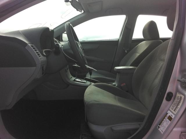 1NXBU40E09Z149574 - 2009 TOYOTA COROLLA BASE Silber Foto 7