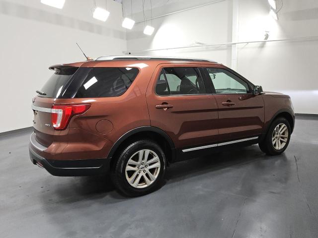 1FM5K8D85JGA57054 - 2018 FORD EXPLORER XLT 棕色 照片 3