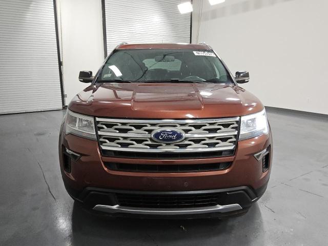 1FM5K8D85JGA57054 - 2018 FORD EXPLORER XLT 棕色 照片 5