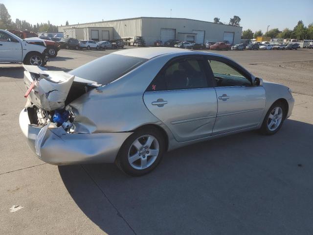 4T1BA30K84U026445 - 2004 TOYOTA CAMRY SE SILVER photo 3