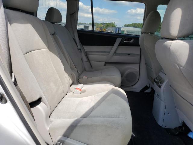 5TDBK3EH3DS230184 - 2013 TOYOTA HIGHLANDER BASE Серебристый фото 10