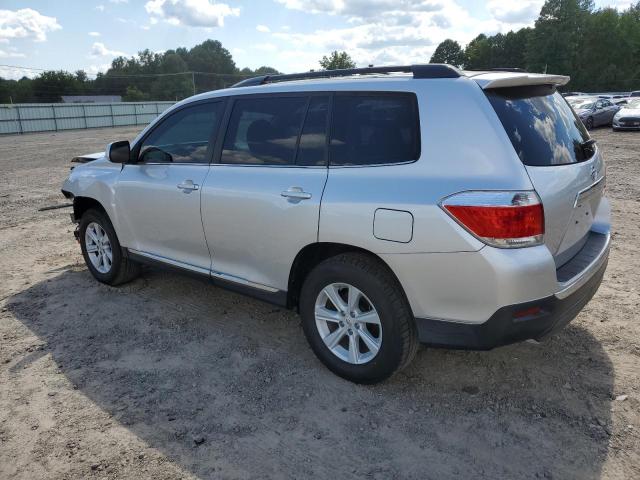 5TDBK3EH3DS230184 - 2013 TOYOTA HIGHLANDER BASE Серебристый фото 2