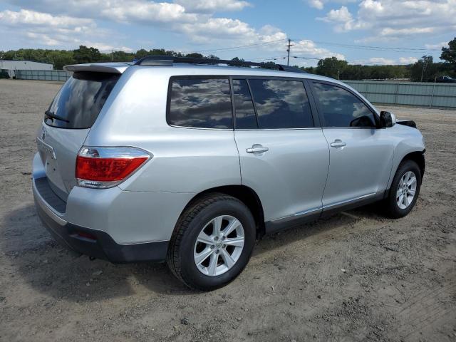 5TDBK3EH3DS230184 - 2013 TOYOTA HIGHLANDER BASE Серебристый фото 3