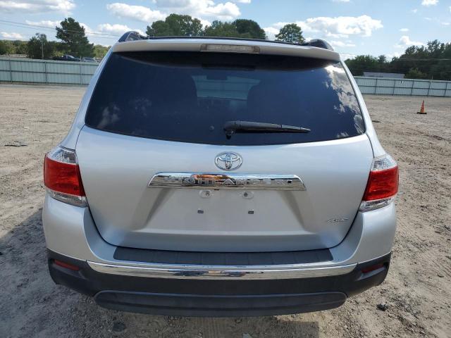 5TDBK3EH3DS230184 - 2013 TOYOTA HIGHLANDER BASE Серебристый фото 6