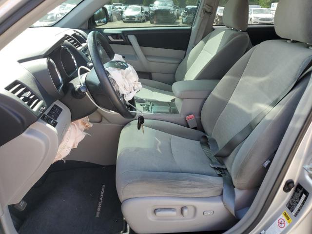 5TDBK3EH3DS230184 - 2013 TOYOTA HIGHLANDER BASE Серебристый фото 7