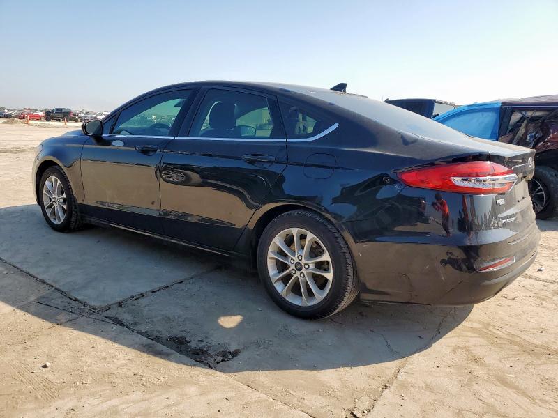3FA6P0HD8KR132817 - 2019 FORD FUSION SE BLACK photo 2
