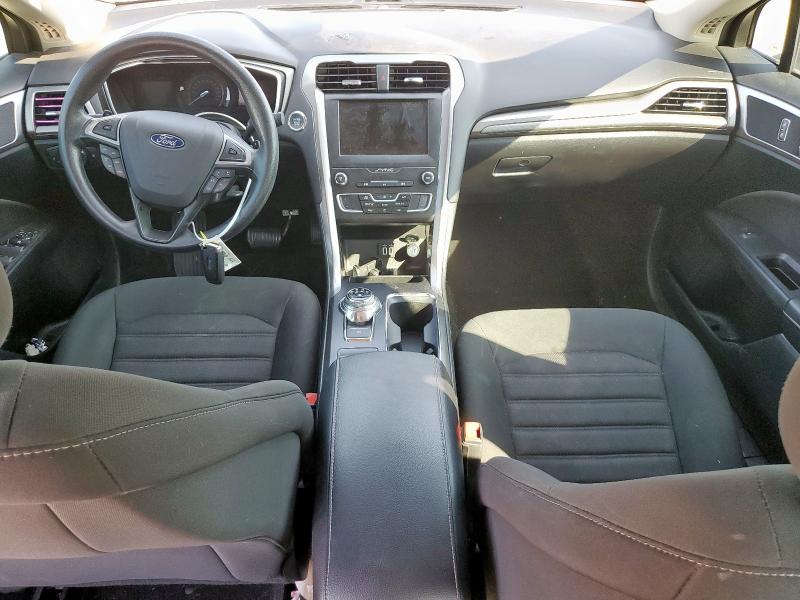 3FA6P0HD8KR132817 - 2019 FORD FUSION SE BLACK photo 8