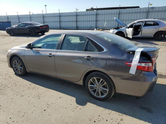 4T1BF1FK1HU767667 - 2017 TOYOTA CAMRY LE GRAY photo 2