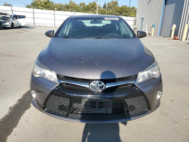 4T1BF1FK1HU767667 - 2017 TOYOTA CAMRY LE GRAY photo 5