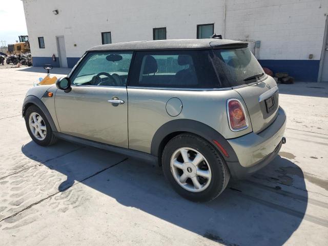 WMWMF3C57ATZ62625 - 2010 MINI COOPER S GOLD photo 2