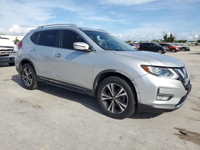 JN8AT2MV7HW271471 - 2017 NISSAN ROGUE S SILVER photo 4