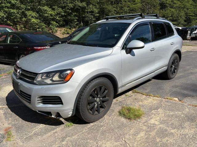 WVGEF9BP2DD00006 - 2013 VOLKSWAGEN TOUAREG V6 Gris photo 2