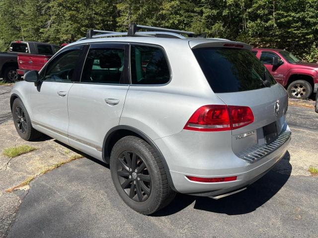 WVGEF9BP2DD00006 - 2013 VOLKSWAGEN TOUAREG V6 Gris photo 3