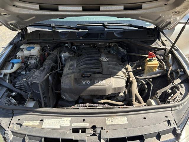 WVGEF9BP2DD00006 - 2013 VOLKSWAGEN TOUAREG V6 Gris photo 7