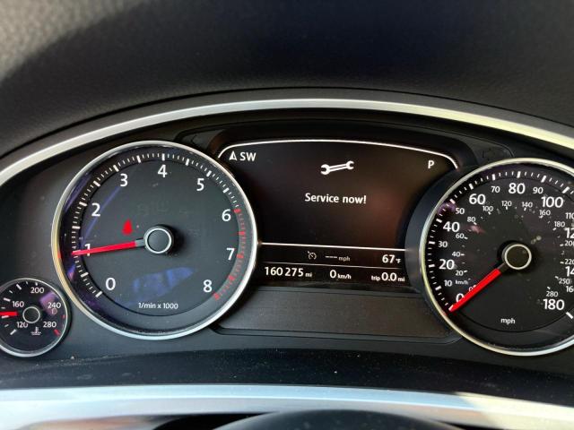 WVGEF9BP2DD00006 - 2013 VOLKSWAGEN TOUAREG V6 Gris photo 8