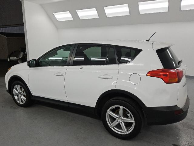 2T3BFREV7DW051352 - 2013 TOYOTA RAV4 LE 白色 照片 2