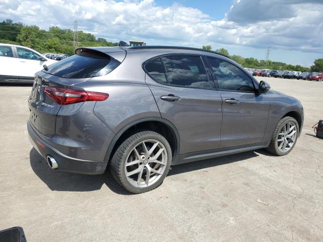 ZASFAKNN7J7B83954 - 2018 ALFA ROMEO STELVIO TI SPORT GRAY photo 3