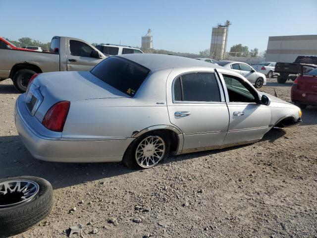 1LNHM82W21Y709177 - 2001 LINCOLN TOWN CAR SIGNATURE SILVER photo 3