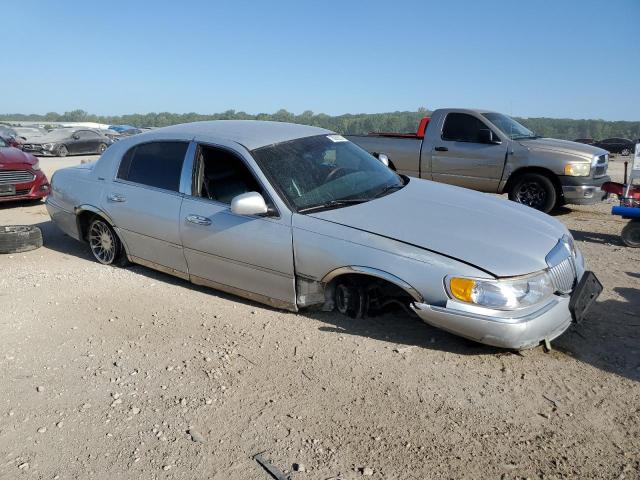 1LNHM82W21Y709177 - 2001 LINCOLN TOWN CAR SIGNATURE SILVER photo 4