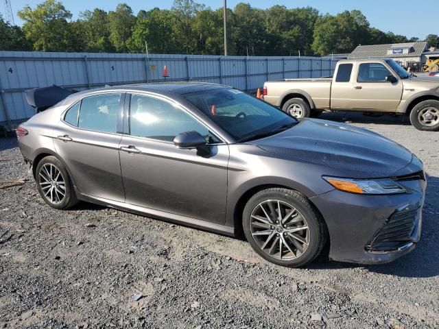 4T1F11BKXMU024540 - 2021 TOYOTA CAMRY XLE ნაცრისფერი ფოტო 4