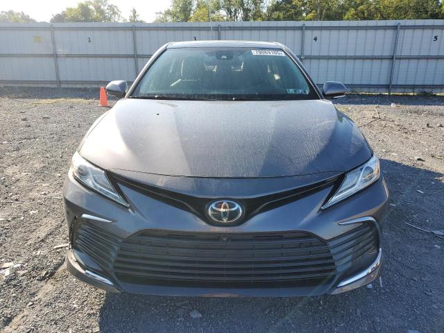 4T1F11BKXMU024540 - 2021 TOYOTA CAMRY XLE ნაცრისფერი ფოტო 5